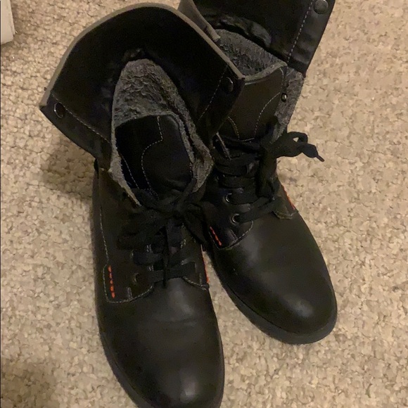 Boots - Picture 4 of 5